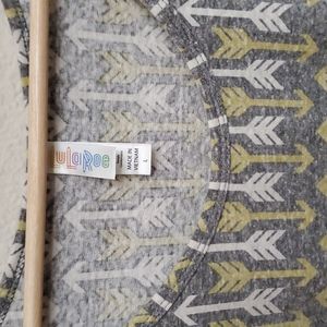 EUC Arrow Print LulaRoe T
